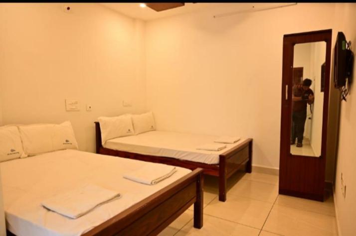Limra Residency Hotel Pollachi Luaran gambar
